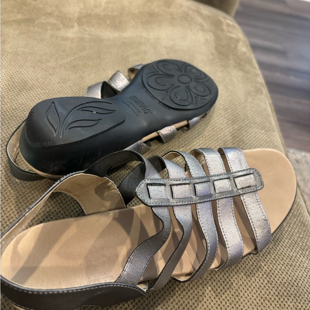 Munro woman, sandals size 8 - Picture 3 of 3